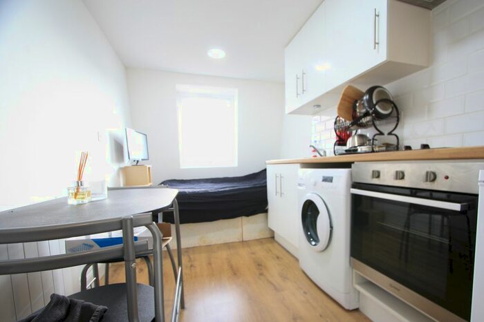 Studio To Rent In Walworth Place, Walworth, SE17