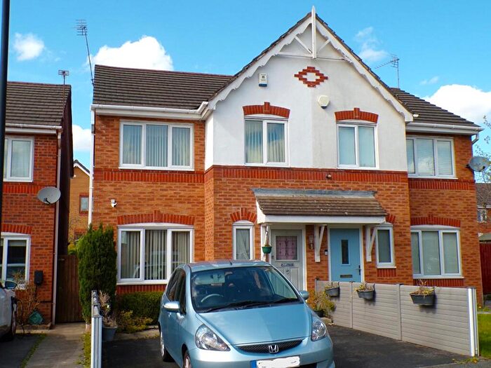3 Bedroom Semi Detached House For Sale In Polden Close, Hollinwood, Oldham, OL8