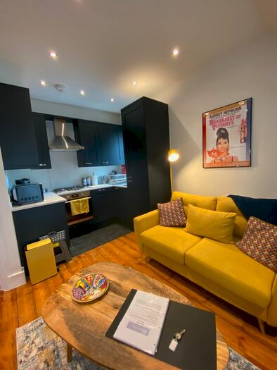 1 Bedroom Flat To Rent In Hampton Road, Twickenham, TW2