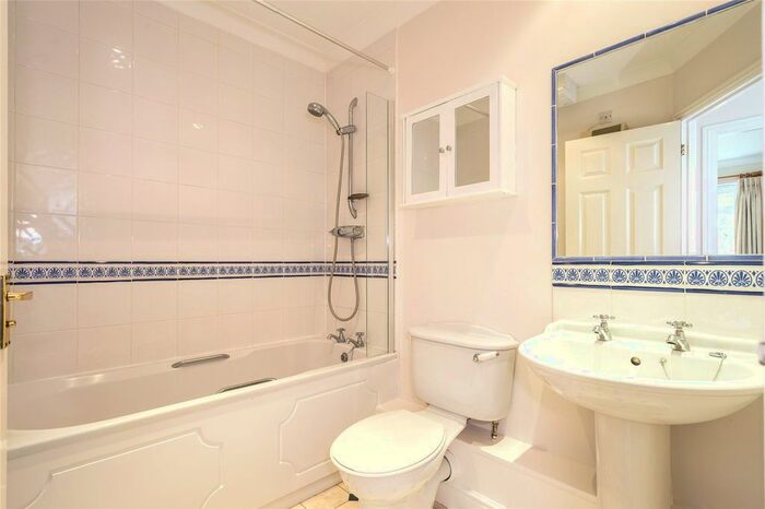 1 Bedroom Flat To Rent In Knights Place, St Leonards Road, Windsor, SL4