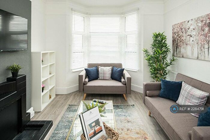 4 Bedroom Semi-Detached House To Rent In Chatfield Road, Croydon, CR0