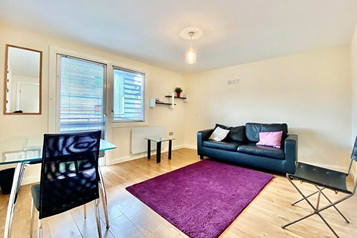 2 Bedroom Apartment To Rent In North Crescent, North Street, LS2