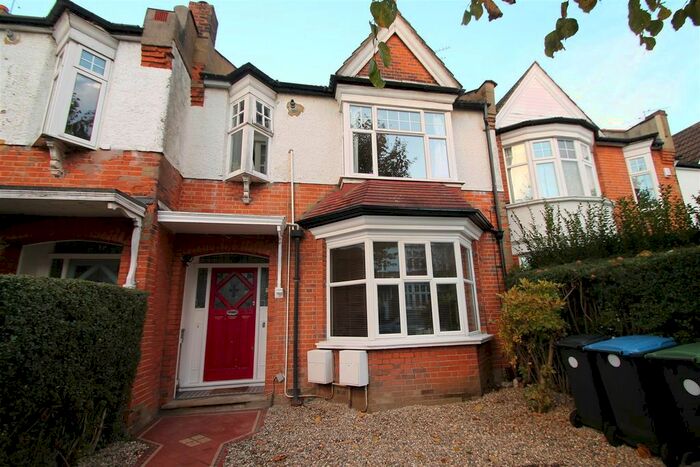 1 Bedroom Flat To Rent In New River Crescent, Palmers Green, London, N13