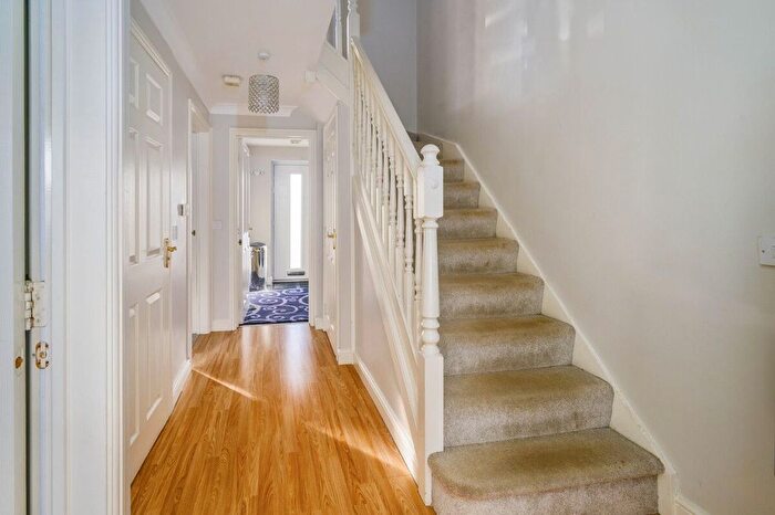 5 Bedroom Town House For Sale In Meadow Croft, Drighlington, BD11