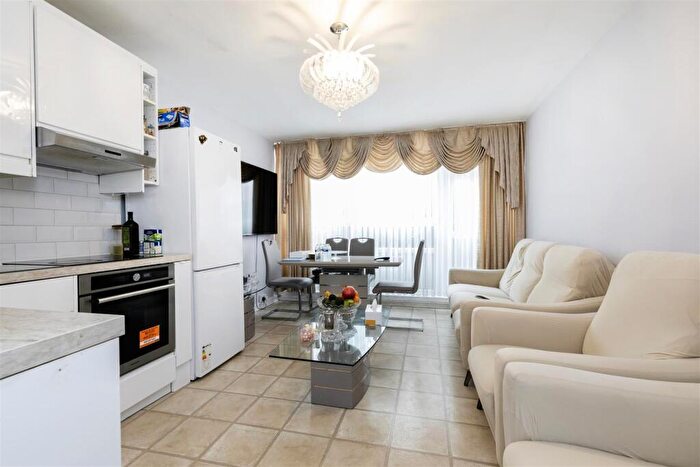 3 Bedroom Flat To Rent In Kiln Place, NW5