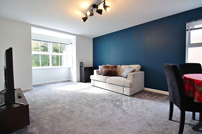 2 Bedroom Flat To Rent In London Road, Isleworth, TW7