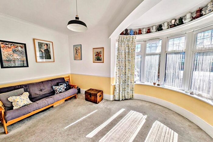 1 Bedroom Flat For Sale In Charminster, BH8