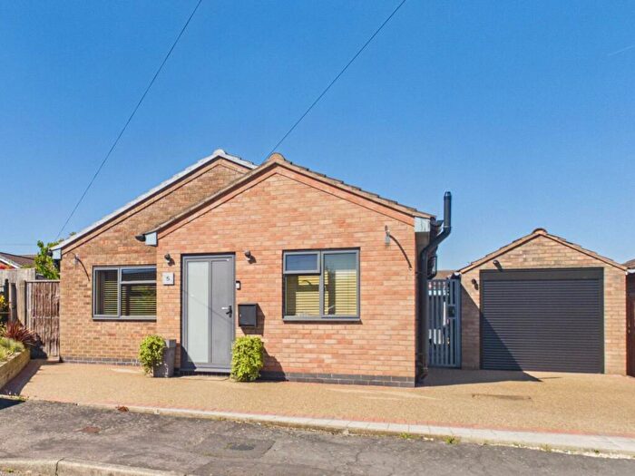 3 Bedroom Detached Bungalow For Sale In Walney Close, Hinckley, LE10