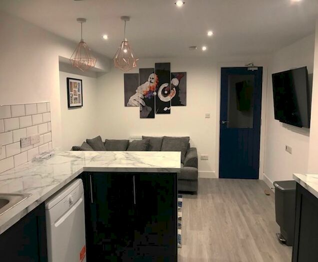 5 Bedroom Terraced House To Rent In Shakleton Road, Coventry, CV5