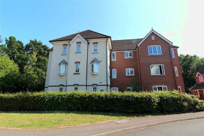 2 Bedroom Flat For Sale In Elvetham Rise, Chineham, Basingstoke, Hampshire, RG24