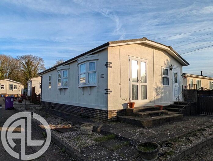 2 Bedroom Mobile Home For Sale In Hillcrest Park, Letchworth Garden City, SG6