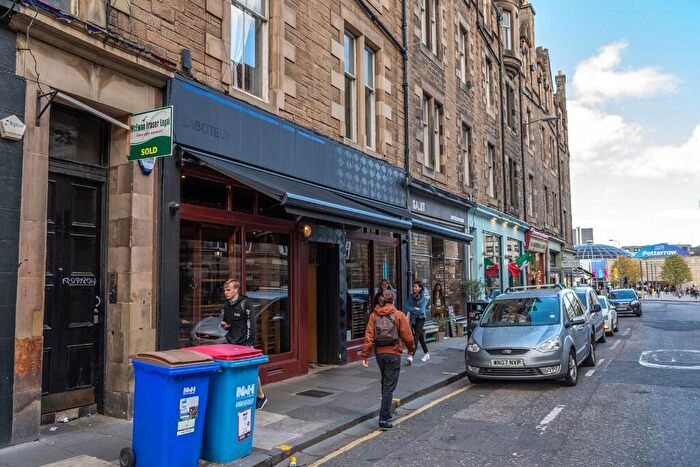 3 Bedroom Flat To Rent In Teviot Place, Old Town, Edinburgh, EH1