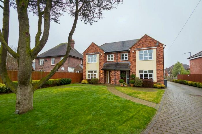 2 Bedroom Semi-Detached House To Rent In Warwick Road, Solihull, B91