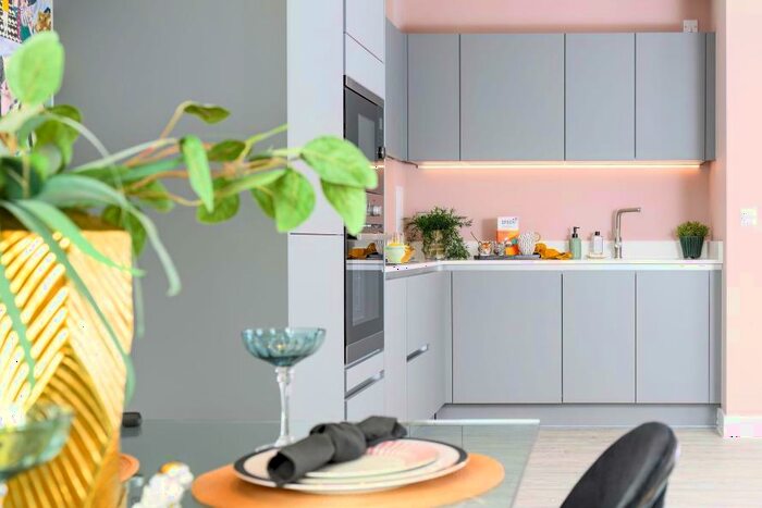 2 Bedroom Apartment For Sale In Newmarket Road, Cambridge, CB5