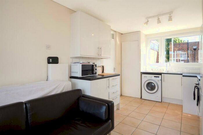 3 Bedroom Maisonette To Rent In Goldman Close, Shoreditch, E2