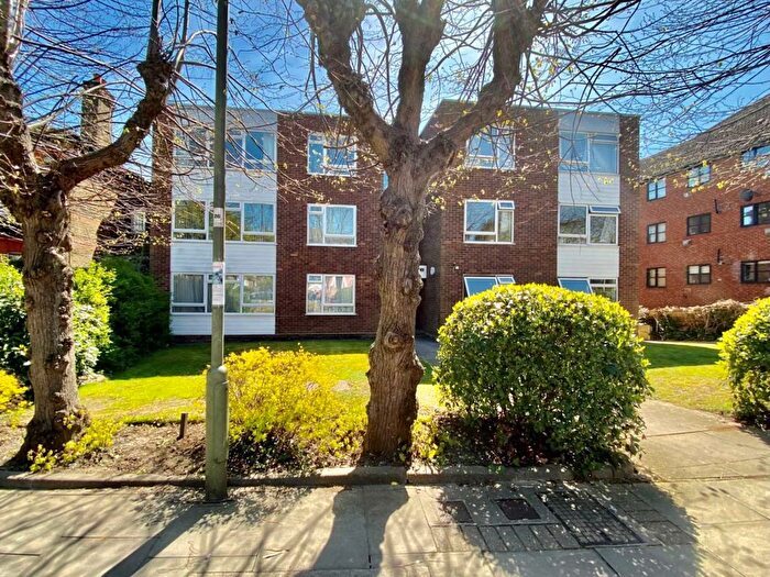 1 Bedroom Flat To Rent In Friern Park, Barnet, London, N12