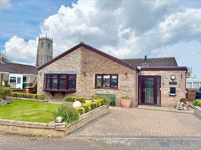 2 Bedroom Detached Bungalow For Sale In Spindrift Close, Winterton-On-Sea, NR29