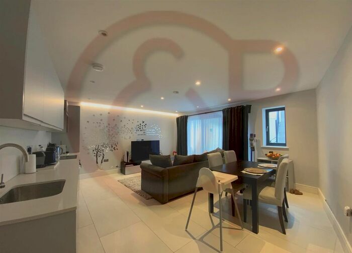 2 Bedroom Flat To Rent In Horn Lane, Acton, W5