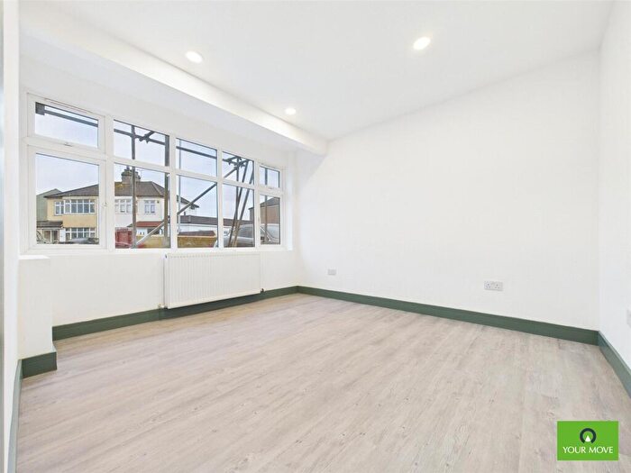 3 Bedroom Semi Detached House To Rent In Ramsden Drive, Romford, RM5