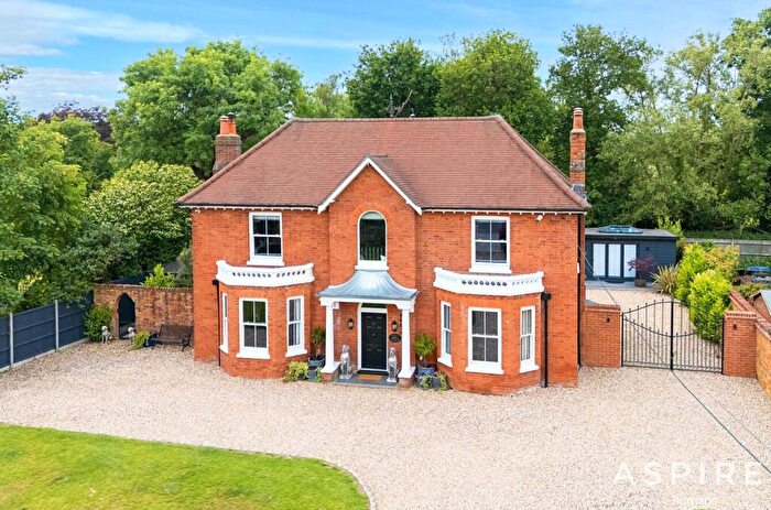 5 Bedroom Detached House For Sale In Davis Street, Hurst, Reading, RG10