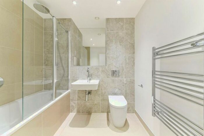 1 Bedroom Apartment For Sale In Cityview Point, Leven Wharf, Poplar, London, E14