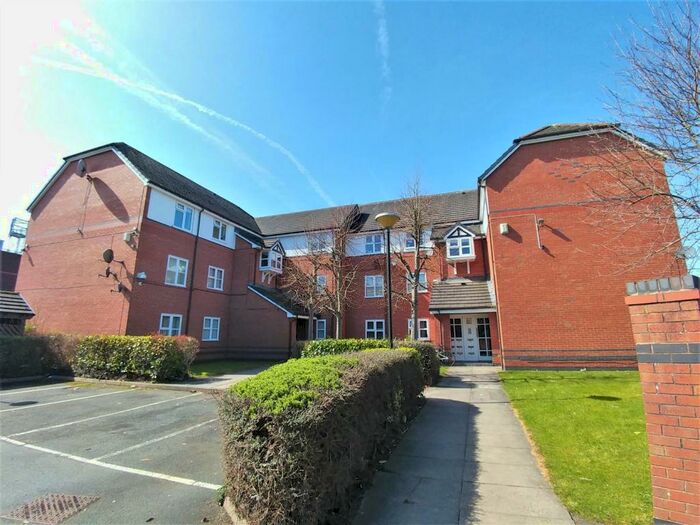 2 Bedroom Apartment To Rent In Kingsway Court, Burroughs Gardens, L3
