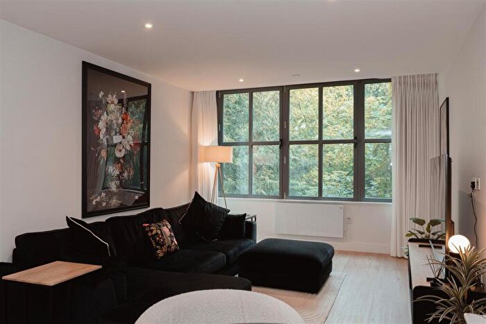 1 Bedroom Apartment For Sale In Roebuck Close, Reigate, RH2