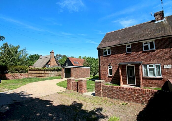 3 Bedroom Semi-Detached House To Rent In Cherry Garden Lane, Maidenhead, SL6