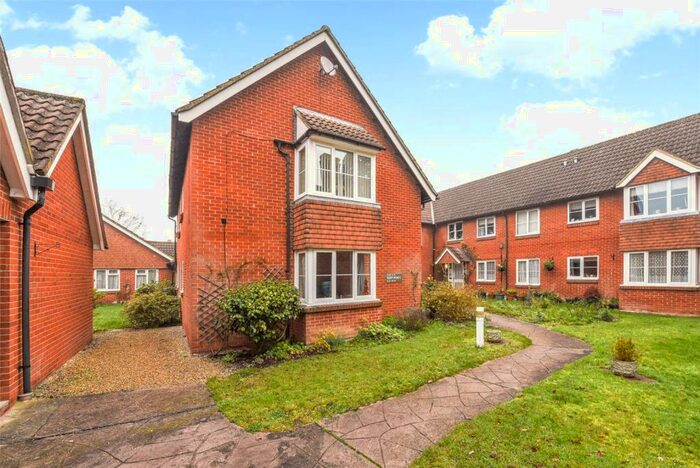 2 Bedroom Apartment To Rent In Glenapp Grange, Mortimer, Reading, Berkshire, RG7