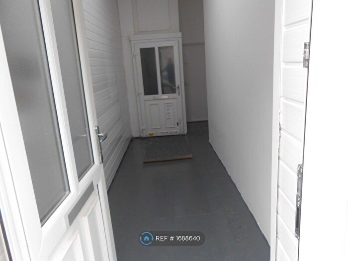 2 Bedroom Flat To Rent In Murray Street, Llanelli, SA15