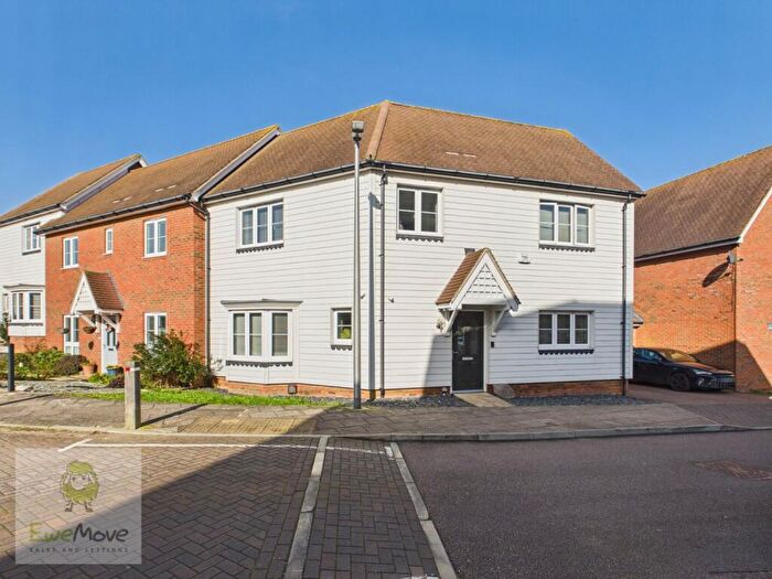 3 Bedroom End Of Terrace House For Sale In Flora Way, Hoo, Rochester, ME3