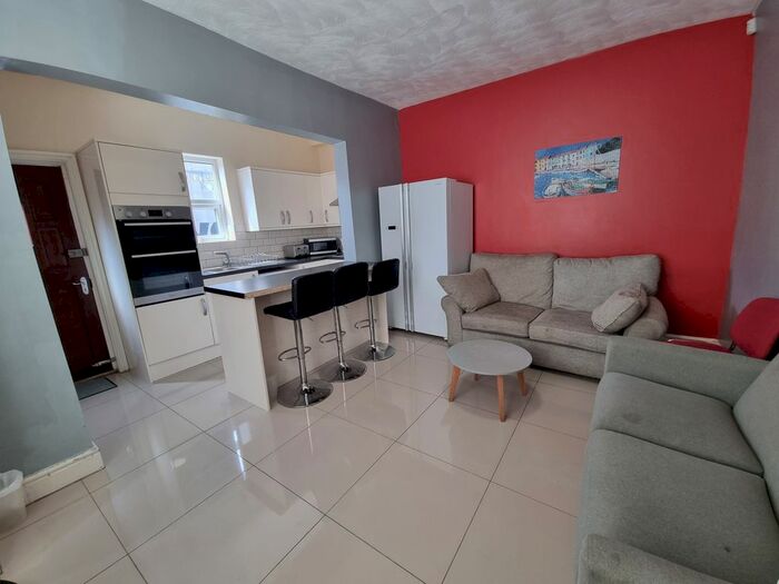 4 Bedroom End Terrace House To Rent In Crofton Street, M14
