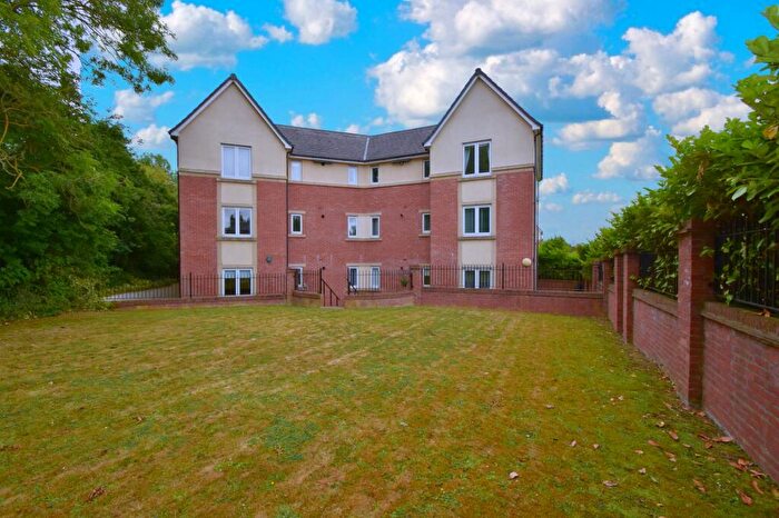 2 Bedroom Flat To Rent In Windsor Court, Rowlands Gill, NE39