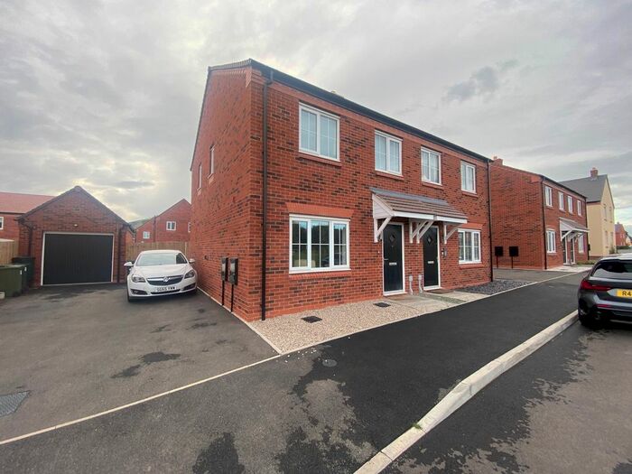 3 Bedroom Semi-Detached House To Rent In Wheelbarrow Way, Malvern, WR14