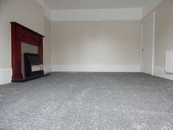 4 Bedroom Terraced House To Rent In West Park Street, Dewsbury, WF13