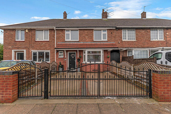 4 Bedroom Terraced House For Sale In Humberstone Road, Grimsby, DN32
