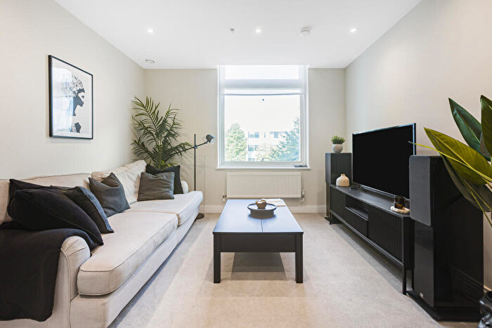 2 Bedroom Flat For Sale In Liberty House, Welwyn Garden City, AL7