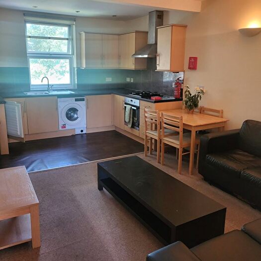 2 Bedroom Flat To Rent In King Street, London, W6