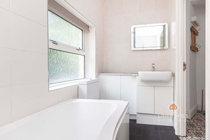 1 Bedroom Flat For Sale In Courtenay Road, Poole, BH14