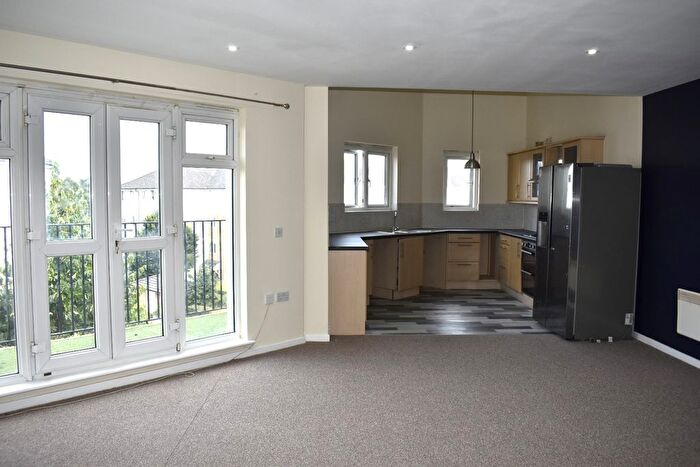 2 Bedroom Flat For Sale In Enstone Road, Enfield, EN3
