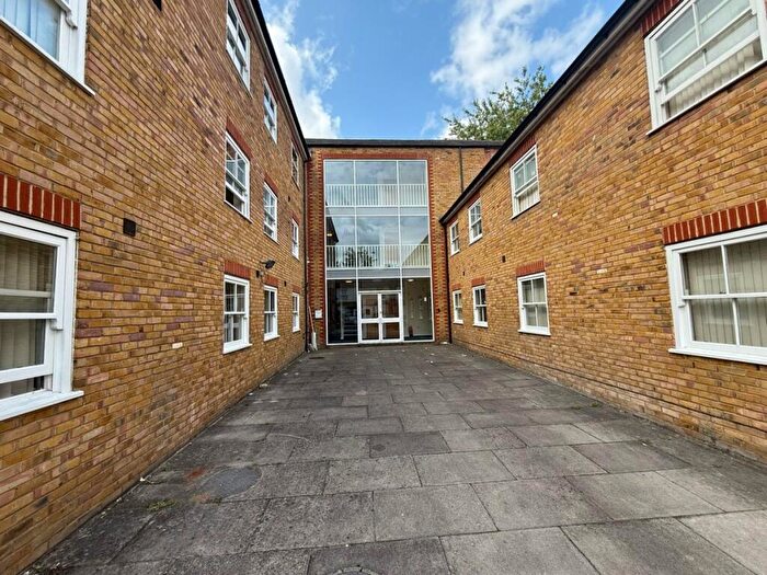 Flat To Rent In Jubilee Road, High Wycombe, HP11