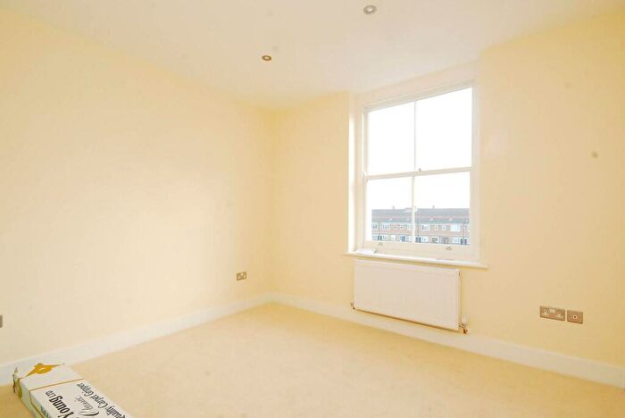 2 Bedroom Flat To Rent In Albion Road, Stoke Newington, London, N16