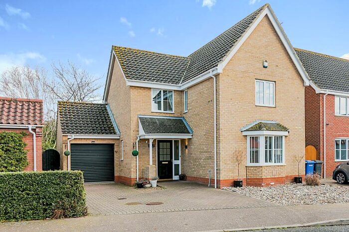 4 Bedroom Detached House For Sale In Pepys Avenue, Worlingham, Beccles, NR34