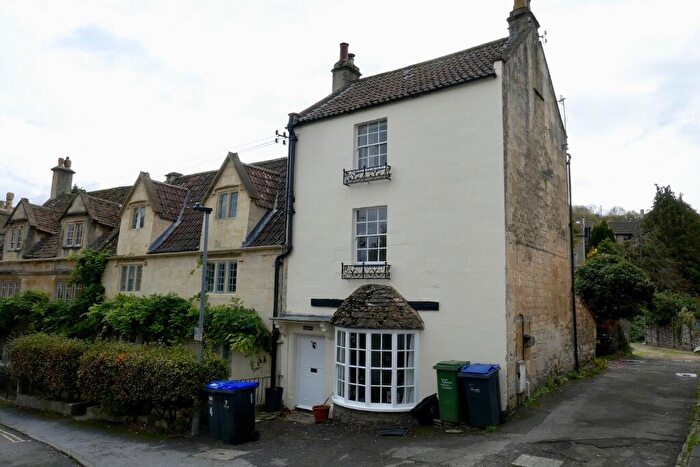 1 Bedroom Cottage To Rent In Market Place, SN13