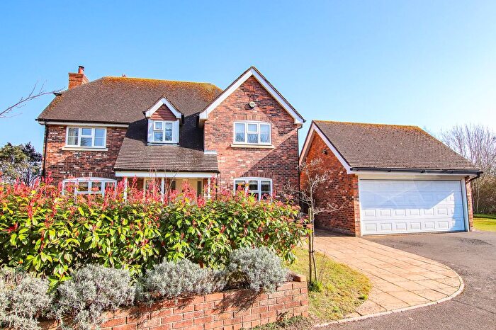 4 Bedroom Detached House For Sale In Vitre Gardens, Lymington, SO41