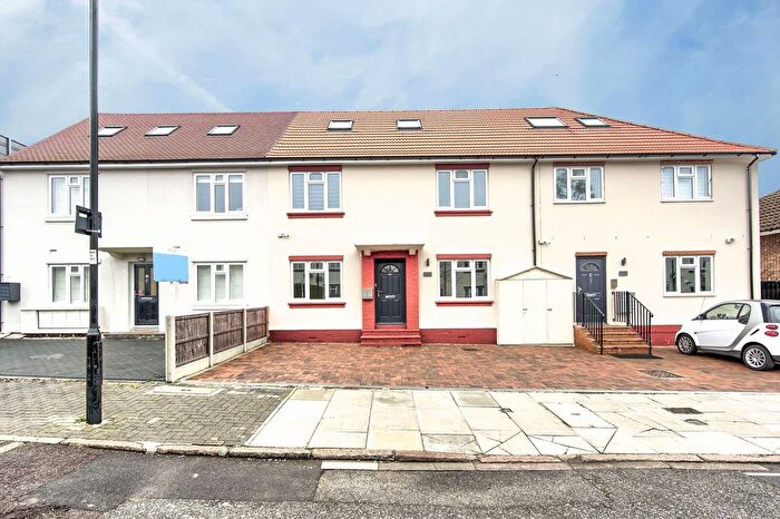 3 Bedroom Flat To Rent In Acton, London, W3