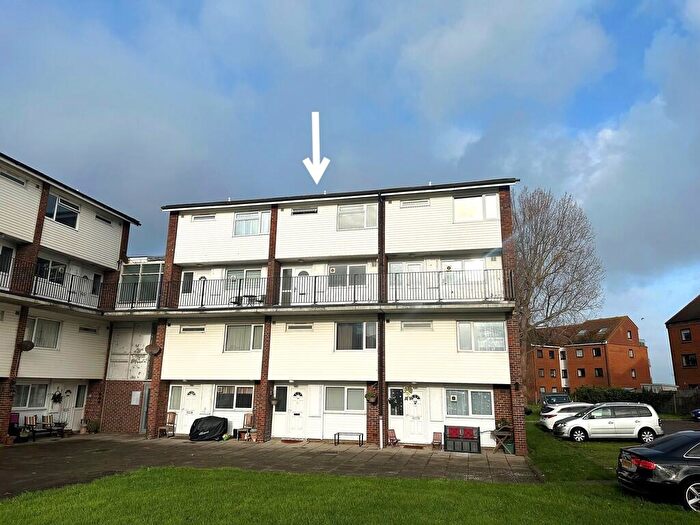 3 Bedroom Maisonette For Sale In Lumsden Road, Southsea, PO4