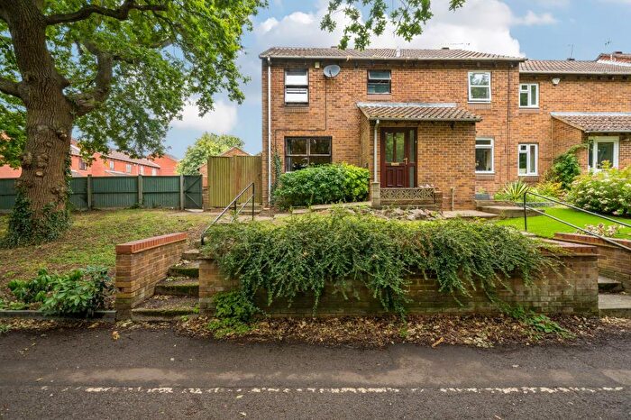 3 Bedroom End Of Terrace House For Sale In Lower Earley, Berkshire, RG6