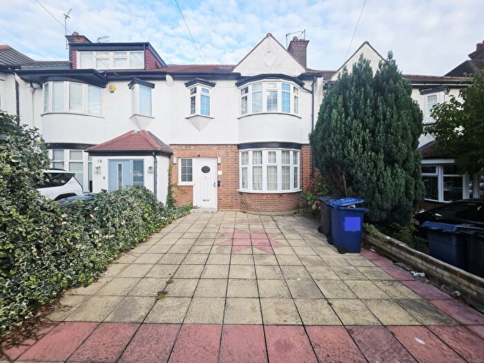 4 Bedroom Semi Detached House To Rent In Golders Rise, Hendon, NW4