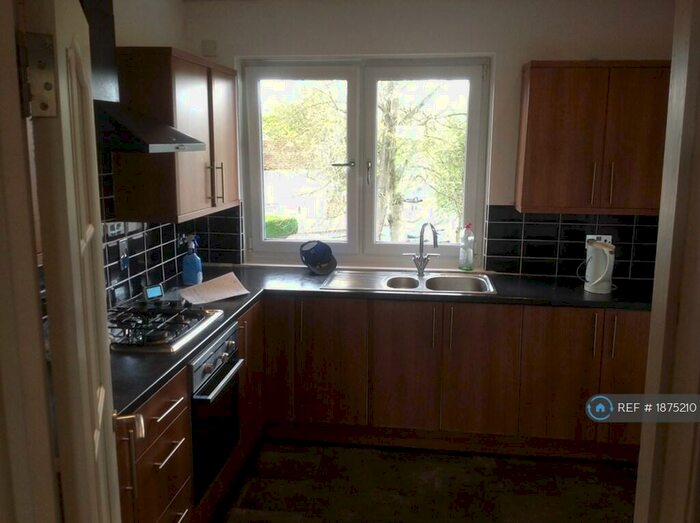 2 Bedroom Flat To Rent In Russell Drive, Glenrothes, KY7